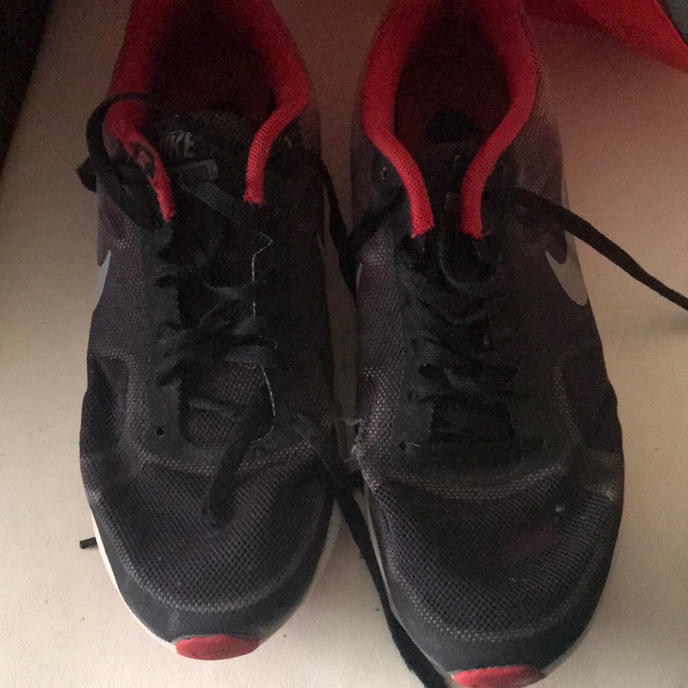 Nike air max boys red and black size 5